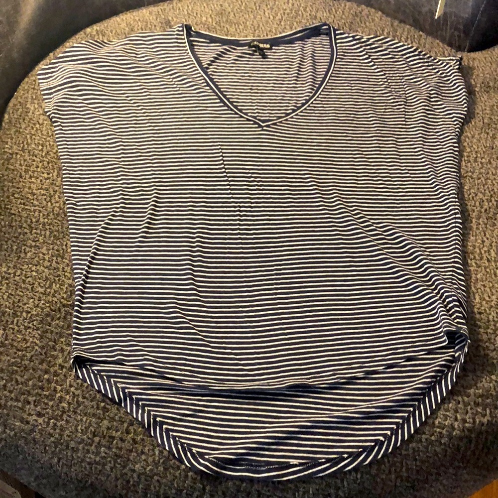 🎉4 for $20 Express Tee, size small